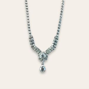 ✨ Antique V-shaped choker necklace with a drop pendant